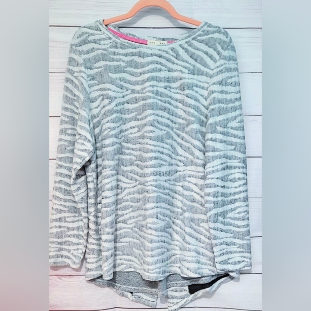 Retrology zebra 🦓 print ladies cozy Knit 🧶 🧶 sweater Size 2x